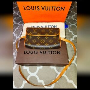 Louis Vuitton Pochette Florentine DATE STAMPED FL0091 W/COA (S)